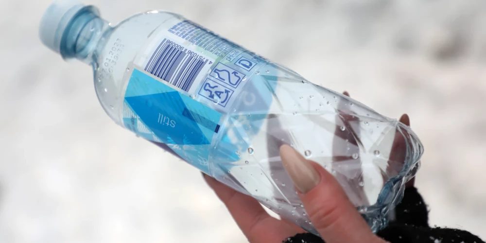 Cik daudz plastmasas nonāk tavā ķermenī, dzerot ūdeni no plastmasas pudelēm