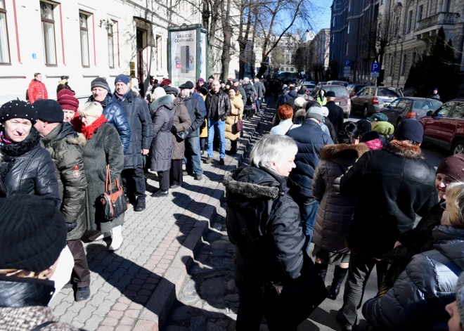 Kremlis apsver domu nerīkot ārzemēs Putina vēlēšanas