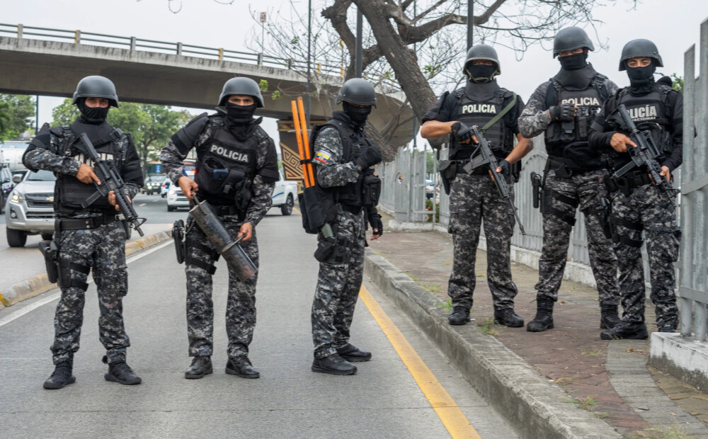 Ekvadora apsūdzēs terorismā 13 bandītus, kas aizturēti pēc ielaušanās televīzijā
