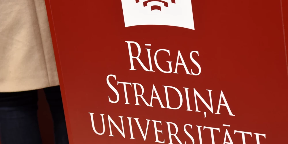 Rīgas Stradiņa universitātes uzraksts.