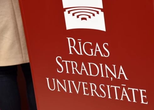 Rīgas Stradiņa universitātes uzraksts.