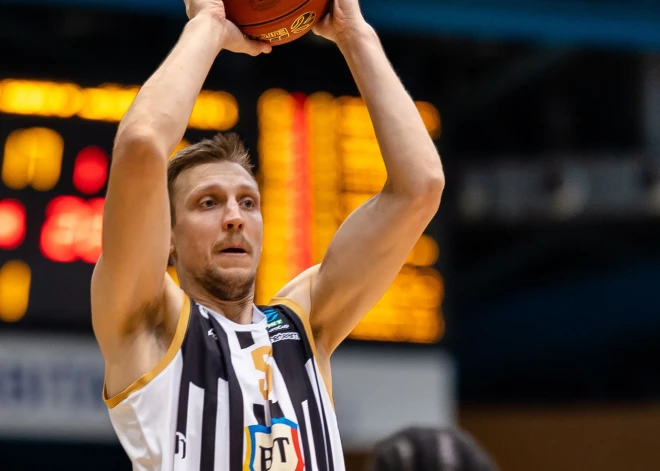 Latvijas basketbolistiem pieticīgs sniegums ULEB Eirokausā; Lomažs paliek rezervē zaudējumā pret "Maccabi"