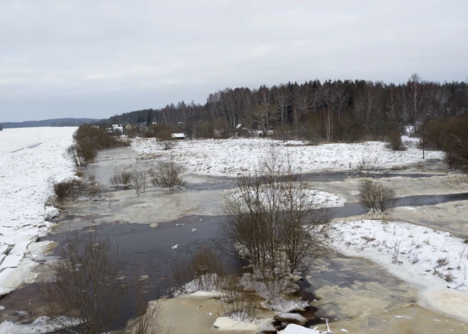 Brīdina par ūdens līmeņa paaugstināšanos pie Pļaviņām - spēkā dzeltenais brīdinājums