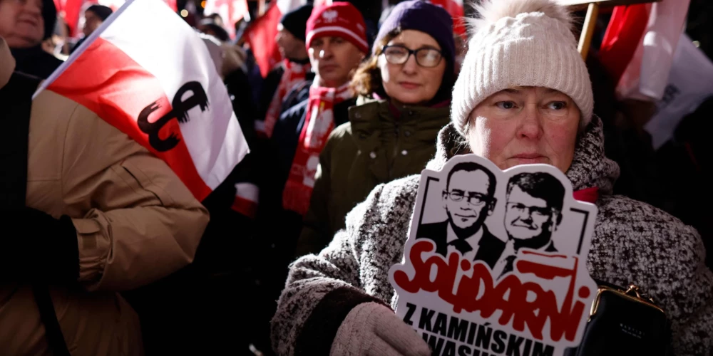 Mariuša Kamiņska skandāls jau izvērties protesta akcijās uz ielām