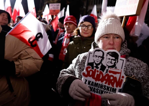 Polijā saasinās politiskā krīze — prezidents apžēlos bijušo iekšlietu ministru, kurš negribēja sēdēt cietumā un paslēpās prezidenta pilī