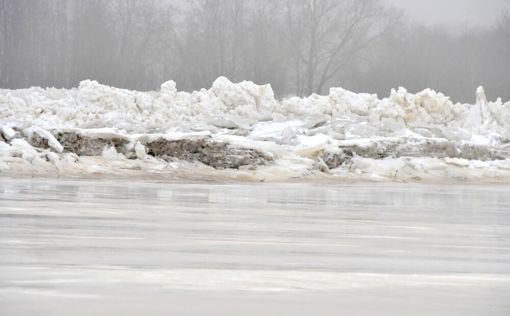 Foto: Daugavā pie Jēkabpils un Aizkraukles izveidojušies vareni ledus krāvumi
