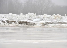 Foto: Daugavā pie Jēkabpils un Aizkraukles izveidojušies vareni ledus krāvumi