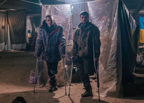 Ukrainas karavīri gandrīz trīs mēnešus noturēja pozīcijas Azovstaļ rūpnīcā Mariupolē. Tagad gluži kā sīks šunelis Pankratovs no droša attāluma aprej varoņus.