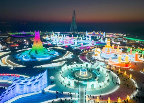ФОТО: мировой рекорд! Парк развлечений со льдом и снегом в Китае поражает воображение