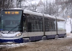 Rīgas centrā apstājusies 1. un 11. maršruta tramvaja kustība
