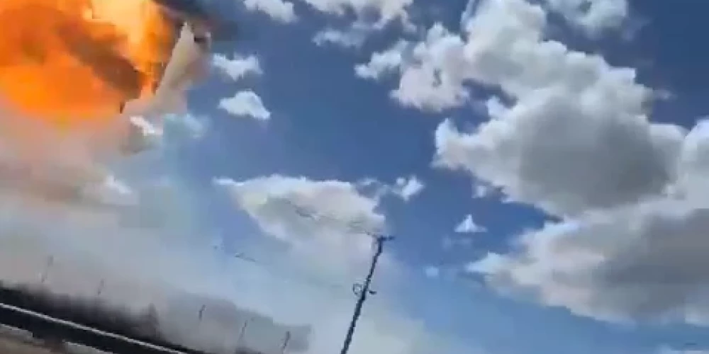 Lidmašīnas katastrofas mirklis (ekrānuzņēmums no "X")