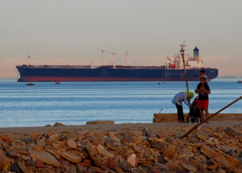 Jemenas hutieši pastāvīgi apdraud kuģu satiksmi Sarkanajā jūrā