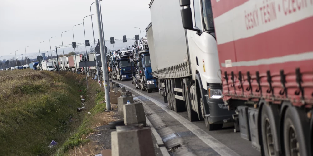 Poļu šoferi līdz martam atbloķē visus kontrolpunktus uz robežas ar Ukrainu
