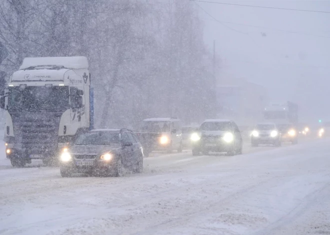 Uz reģionālajiem autoceļiem apgrūtināta braukšana ir visā Latvijā, izņemot Saldus, Dobeles un Tukuma apkārtni.