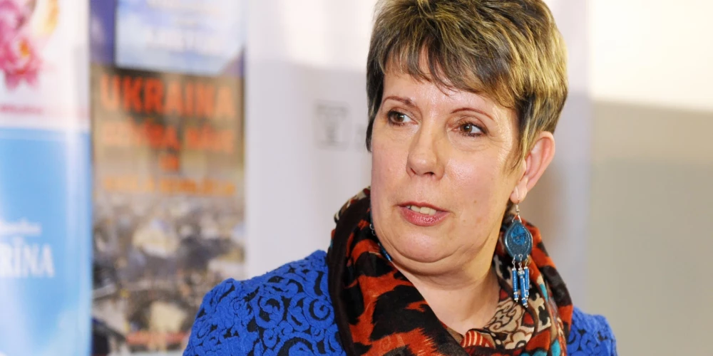 Inguna Bauere (dzimusi Tiltiņa 1960. gada 23. jūlijā Cēsīs) ir latviešu rakstniece, inženiere un pedagoģe, vairāk nekā 20 romānu autore. Savos darbos ataino vēsturisku personību dzīvi, sniedzot arī plašu vēsturisko fonu un precīzi tēlotas laikmeta ainas, izmantojot laikmetam raksturīgu valodu.