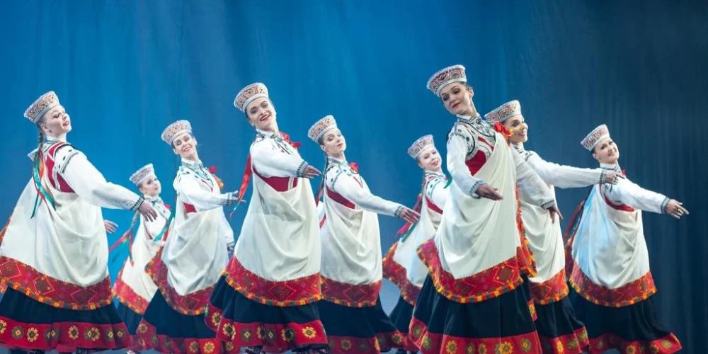 Tas ir jāredz! Labākie deju kolektīvi vērienīgā latviešu skatuviskās dejas koncertā “Soļi rakstos”