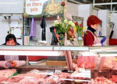 "Mēs šeit esam jau 33 gadus, sliktu nevienam nedodam": kur paliek Centrāltirgū neizpārdotā gaļa?