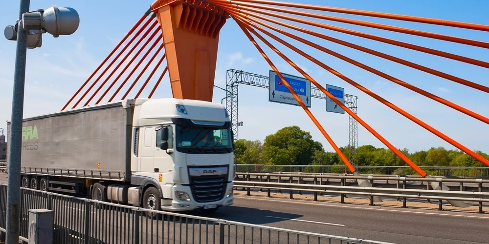 В Риге запретили движение грузового транспорта через центр города