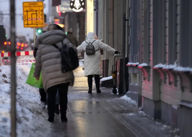 Это чрезвычайная ситуация! В Риге из-за скользких улиц в больнице растут очереди пациентов с травмами