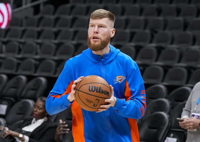 Bertāns nedodas laukumā "Thunder" uzvarā par "Jazz"