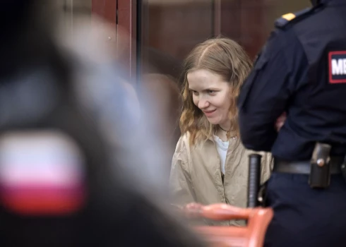Sievietei, kuru apsūdz krievu "kara korespondenta" Tatarska uzspridzināšanā kafejnīcā, prasa ļoti ilgu ieslodzījumu