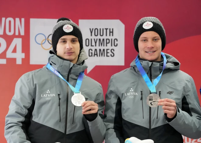 Divnieks Gruzdulis-Borovojs/Čepulis Jaunatnes ziemas olimpiskajās spēlēs izcīna sudraba medaļu kamaniņu sportā