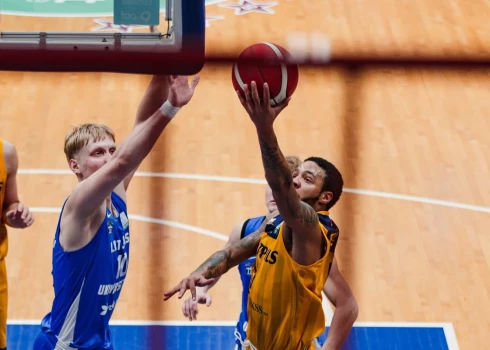 Ventspils basketbolisti mājas spēlē pārspēja Latvijas Universitāti.