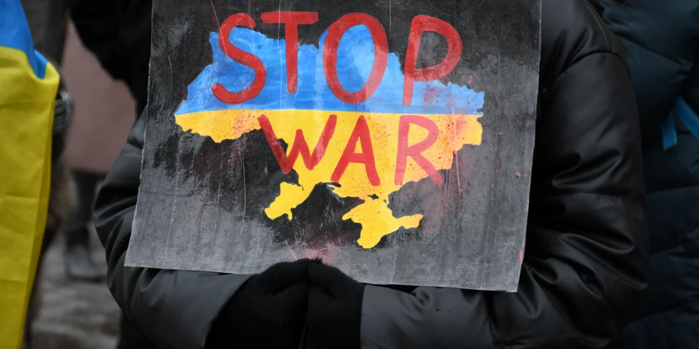 Latvijas iedzīvotāji karu Ukrainā uzskata par svarīgāko problēmu, ar kuru saskaras ES
