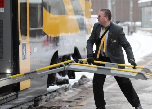 Pasažieru vilciens: кондукторы знают, как действовать в экстренных ситуациях
