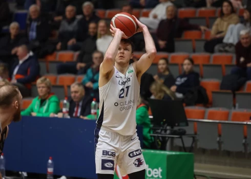 "Liepājas" basketbolisti piekāpjas "Ogrei", taču spēlēs Latvijas kausa pusfinālā pret "Rīgas Zeļļiem"