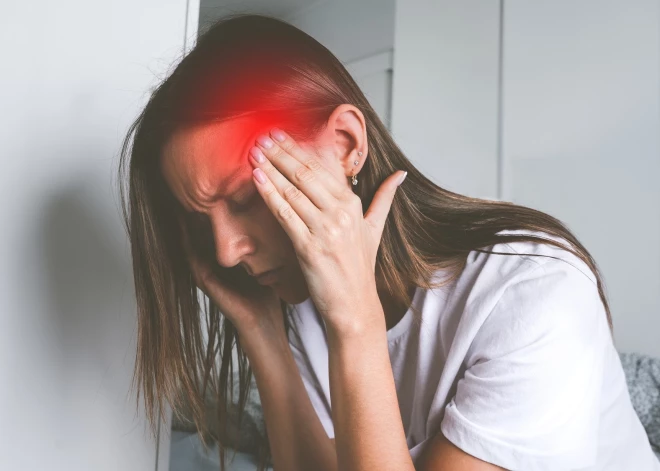 Kad galvassāpes prasa nekavējoties vērsties pie neatliekamās palīdzības?