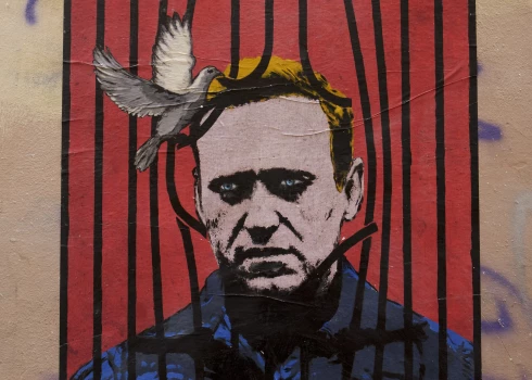Алексей Навальный каждый день вынужден слушать песню Шамана