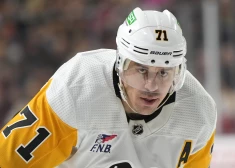 VIDEO: superzvaigzne Malkins iemet ripu savos vārtos NHL spēlē