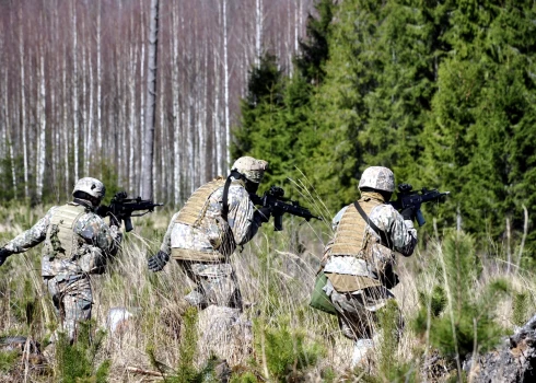 Daugavpils novada Vaboles pagastā, Zemessardzes 3.Latgales brigādes mācību poligonā "Meža Mackeviči" notiek militārās mācības "Claymore Soaring".