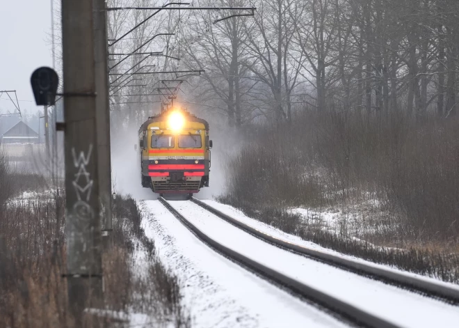 Из-за сильного снега в среду возможны задержки поездов