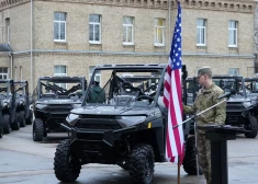 Amerikāņi Latvijas robežsargiem dāvina 57 bagijus