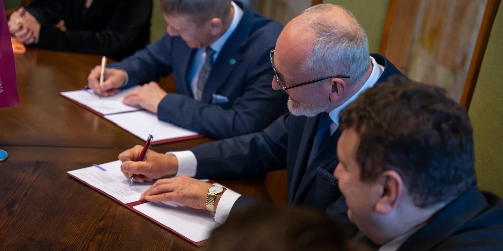RSU un AS “Olainfarm” noslēdz sadarbības līgumu
