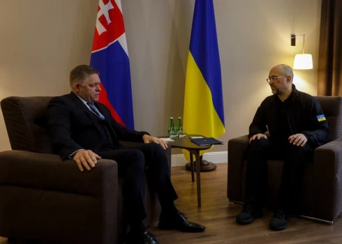 Slovākijas premjers, kurš apšaubīja Ukrainas suverenitāti, ieradies kara plosītajā valstī