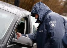 Jelgavā sieviete 2,43 promiļu reibumā izraisa sadursmi ar vēl trīs citām automašīnām