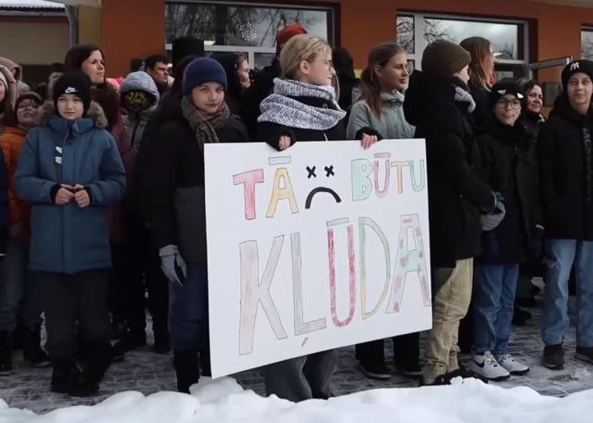 Mērsragā protestēs pret skolu slēgšanu