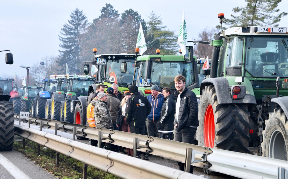 VIDEO: protestējošie franču zemnieki vietējo 