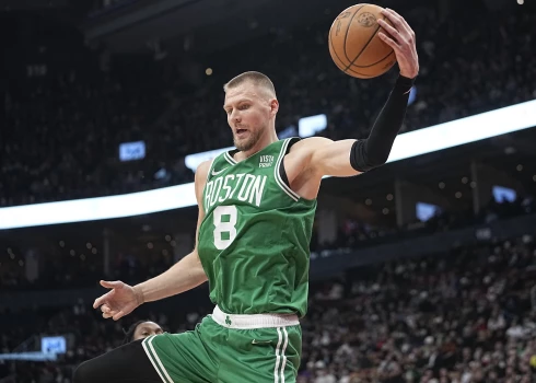 VIDEO: Porziņģis gūst 19 punktus "Celtics" uzvarā un iedzīvojas savainojumā

