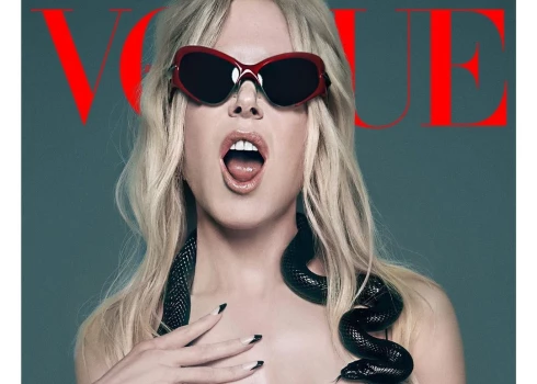56-летняя Николь Кидман в нижнем белье снялась для Vogue со змеей на шее