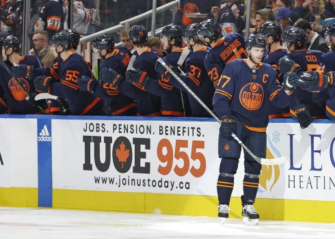 Edmontonas "Oilers" izcīna 15. uzvaru pēc kārtas un tuvojas NHL rekordam