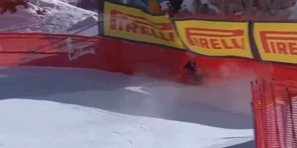 Šifrina ielido aizsargnožogojumā (ekrānuzņēmums no video)