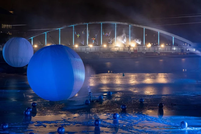 "Tartu" 2024 atklāšanas ceremonijas tapšanā piedalījās 200 aktieri dejotāji un mūziķi. 