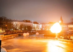 FOTO: ar iespaidīgu šovu un cilvēku pūļiem Tartu atklāj Eiropas kultūras galvaspilsētas gadu