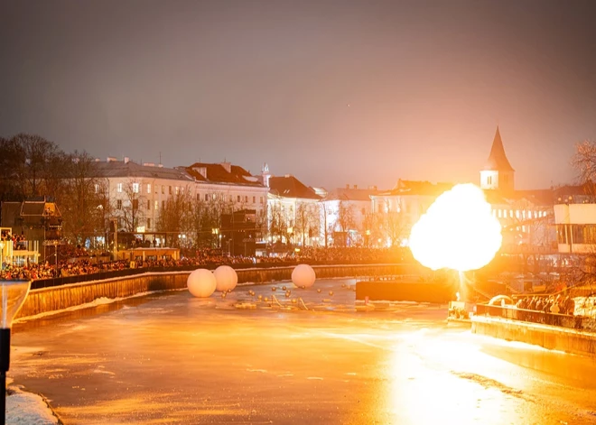 "Tartu" 2024 atklāšanas ceremonija Emajegi upes krastā pulcēja tūkstošiem Tartu iedzīvotāju un viesu.