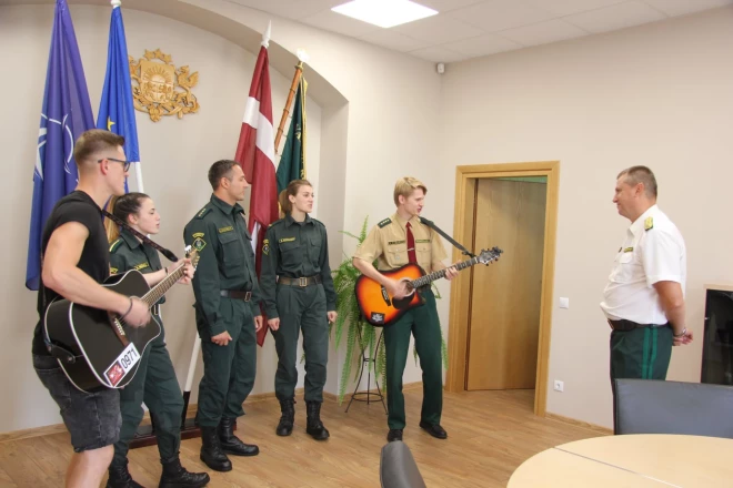 2019. gadā Jānis kopā vēl ar trim solistiem, kuri dienēja Valsts robežsardzē, ģenerālim Guntim Pujātam atskaņo dziesmu Jaunais rīts.