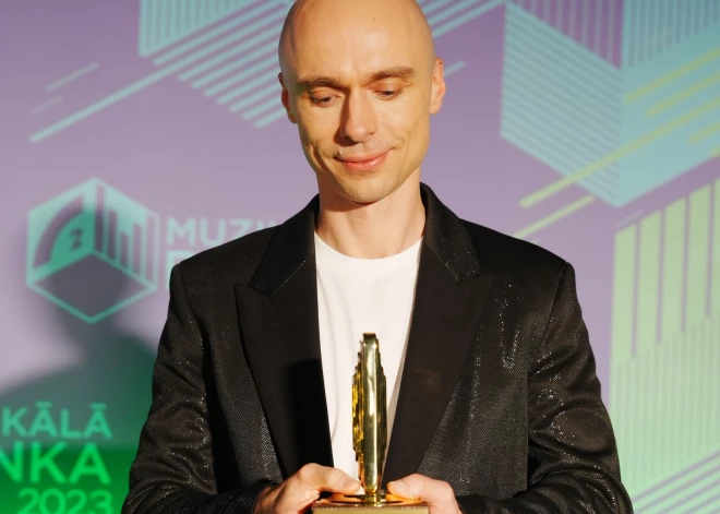 Par Latvijas Radio rīkotās ikgadējās dziesmu aptaujas "Muzikālā banka 2023" uzvarētāju naktī uz svētdienu kļuva Dons ar dziesmu "Lauzto šķēpu karaļvalsts". Dons ar šīs dziesmas anglisko versiju "Hollow" sacentīsies Latvijas Televīzijas rīkotajā atlasē "Supernova" par iespējām Latviju pārstāvēt Eirovīzijas dziesmu konkursā. "Muzikālajā bankā" otrie palika grupa "Sudden Lights" ar dziesmu "Mēs turpināmies", bet par trešo populārāko kļuva Antras Stafeckas un Ivo Grīsniņa-Grīļa izpildītā dziesma "Dzīparos".